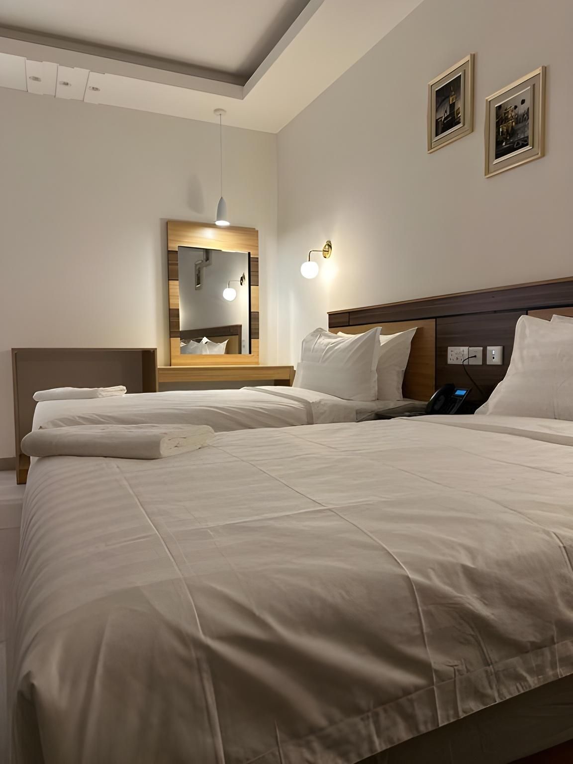 4 Guys Hotel Double Room 2