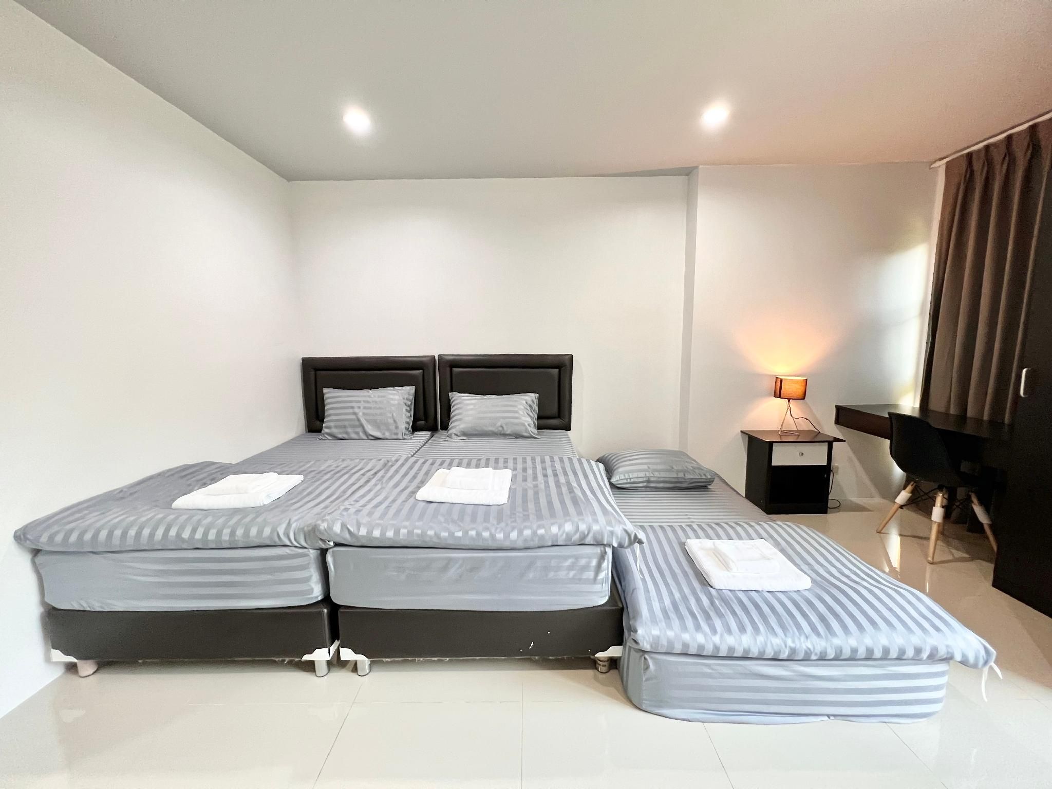 Area15 Hotel & Apartment Triple Bedroom