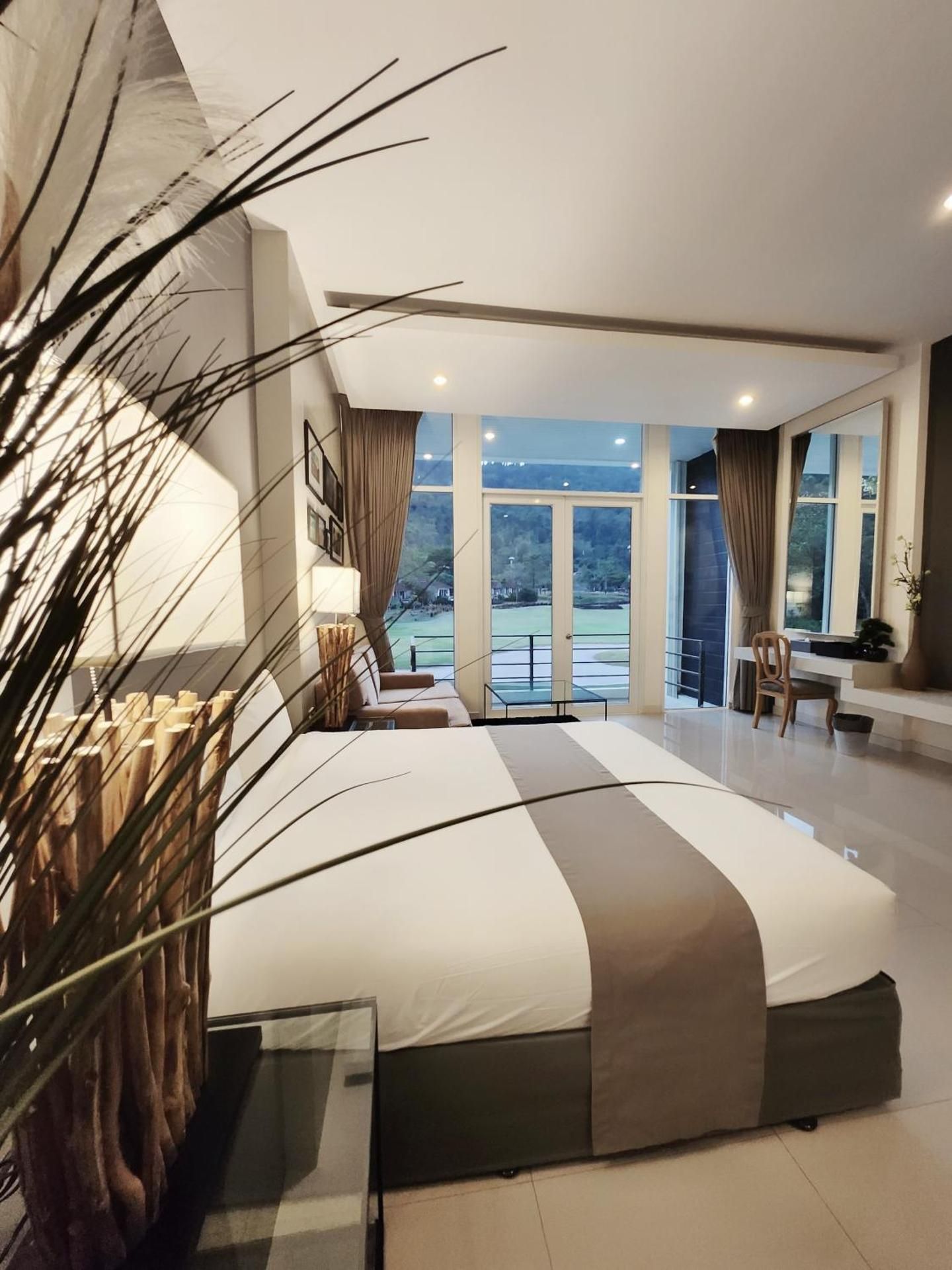 King Room with Mountain View