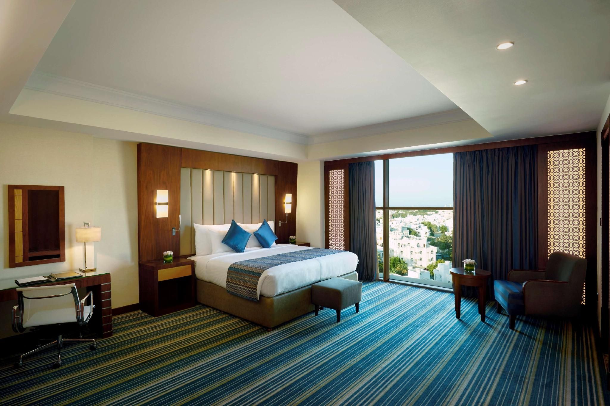 Deluxe Suite - 1 King Bed 70SQM Free WiFi