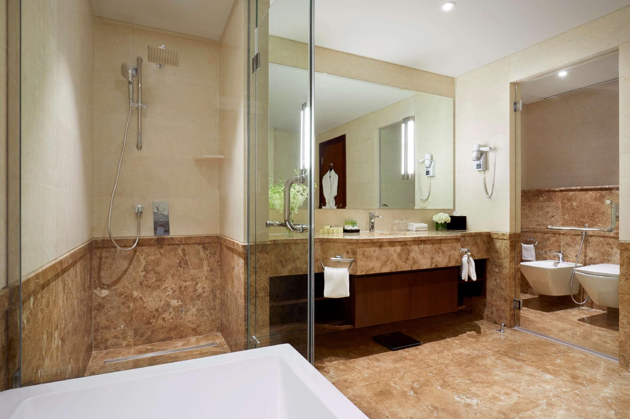 Deluxe Suite - 1 King Bed 70SQM Free WiFi
