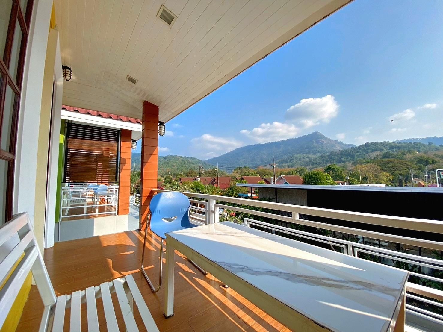 Deluxe Mountain View