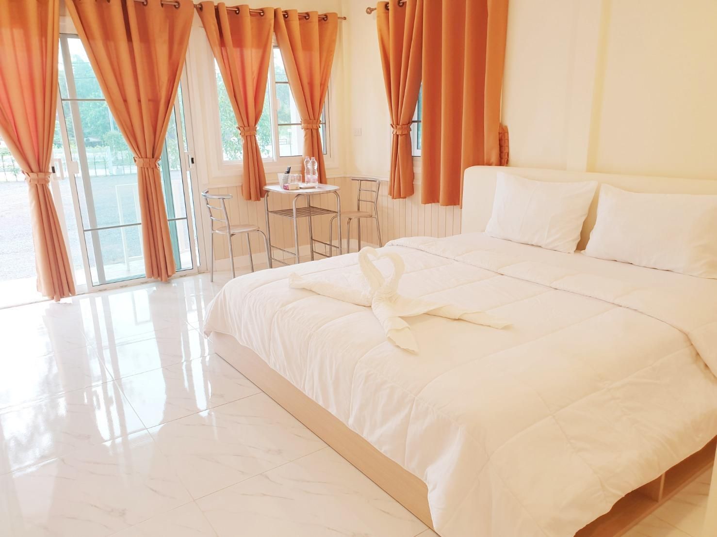 Superior Room - King Bed