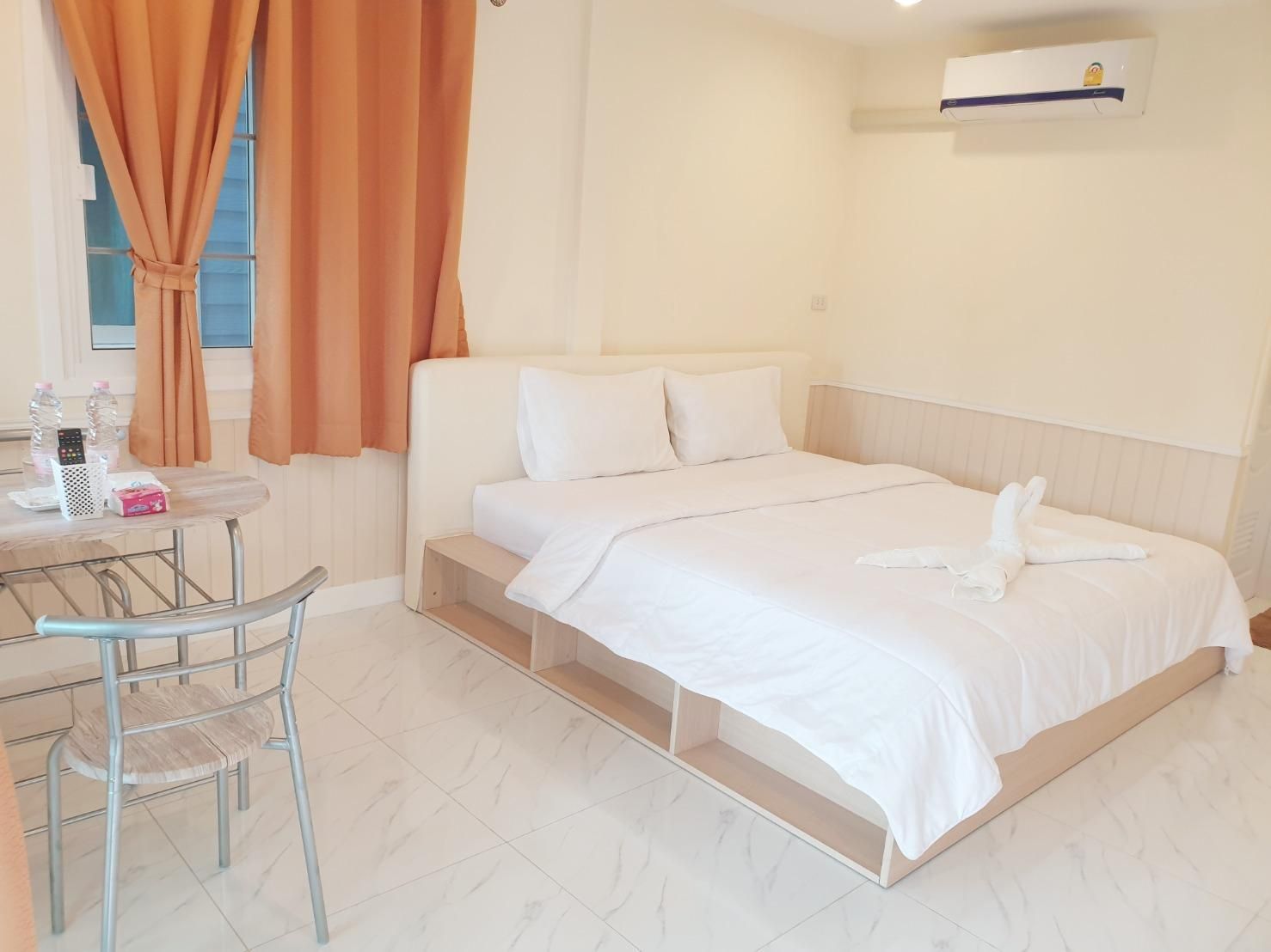 Superior Room - King Bed