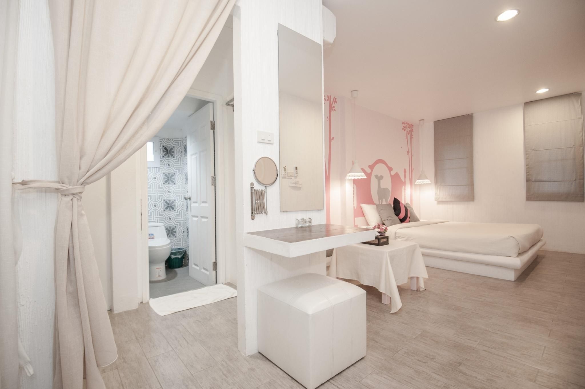 Reindeer Park Resort Deluxe Twin Room 3