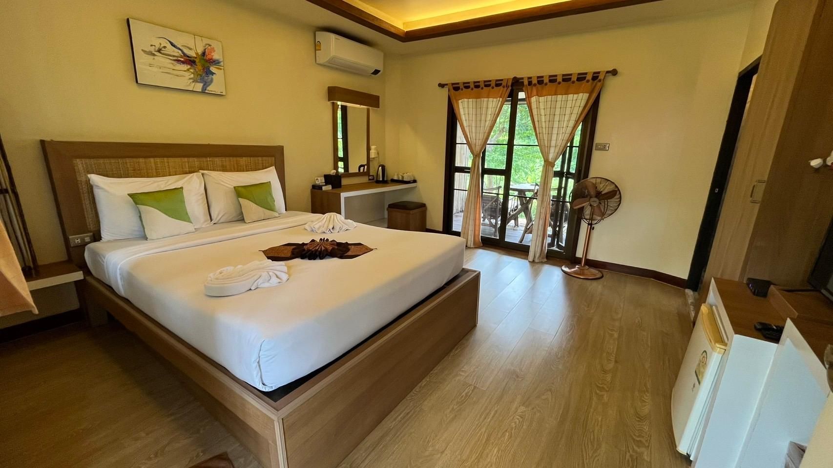 Cottage with Private Sit-Out and Bathtub