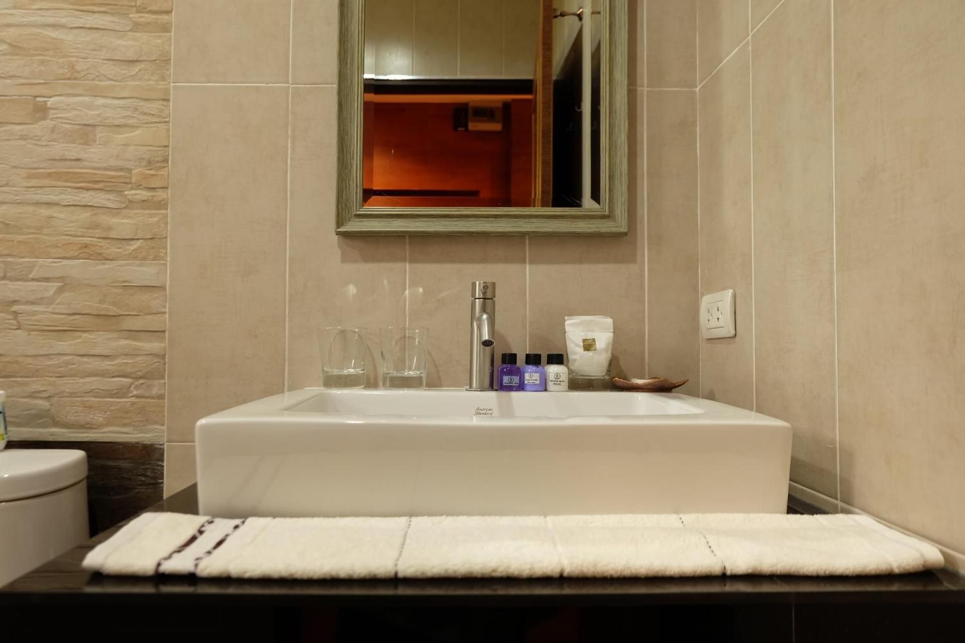 Grand View Cozy King Bed