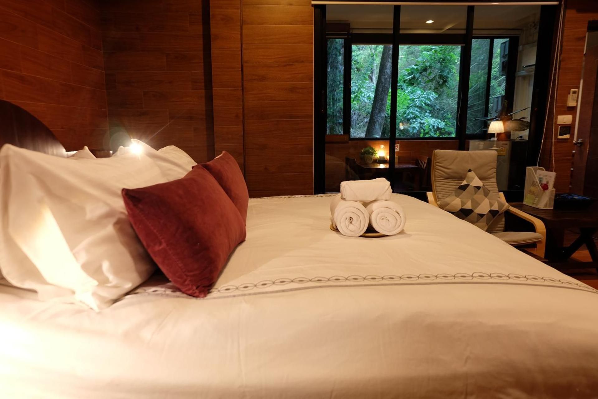 Grand View Cozy King Bed