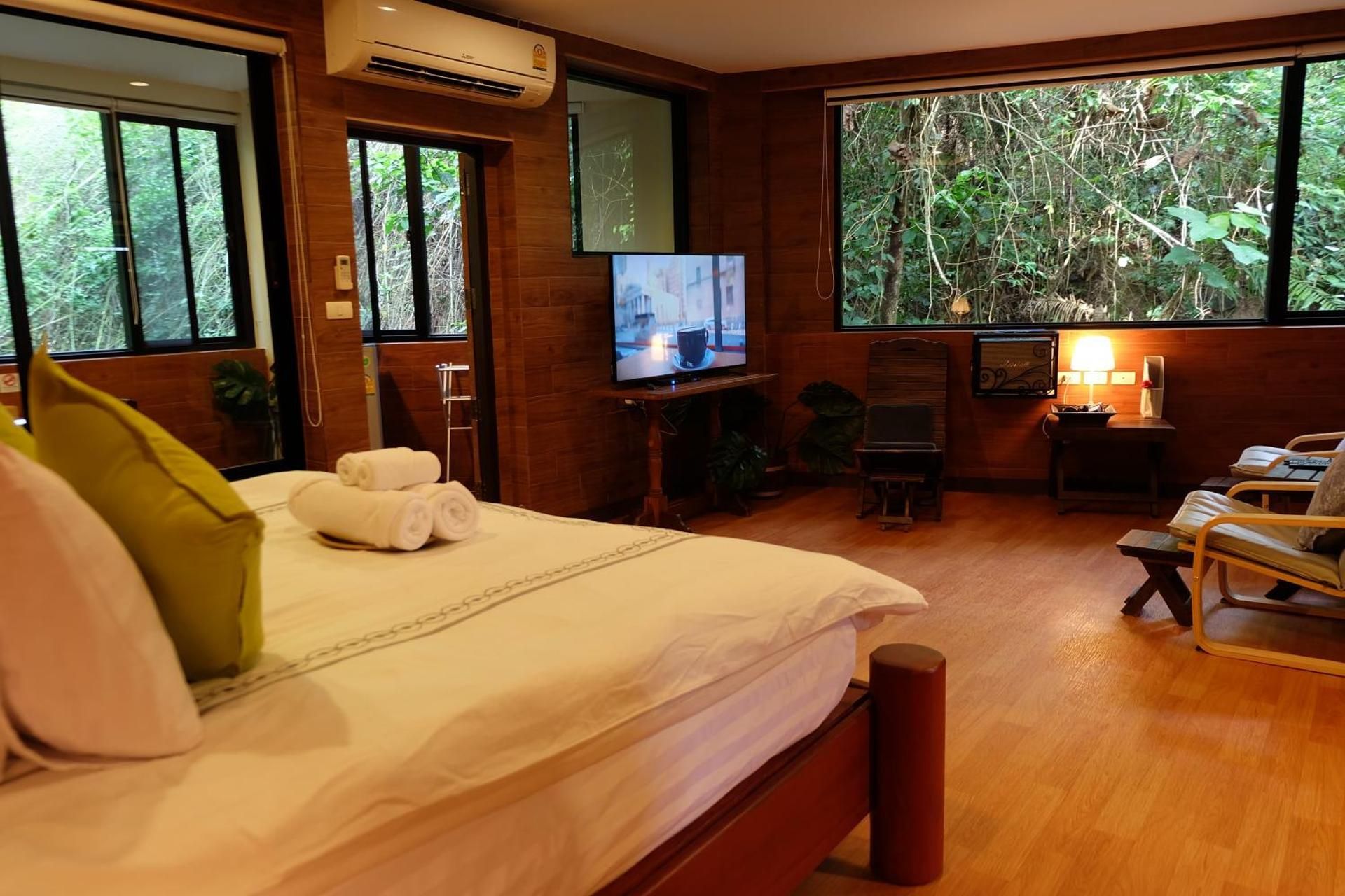 Namtok Sarika Resotel Junior King Panorama Suite 2