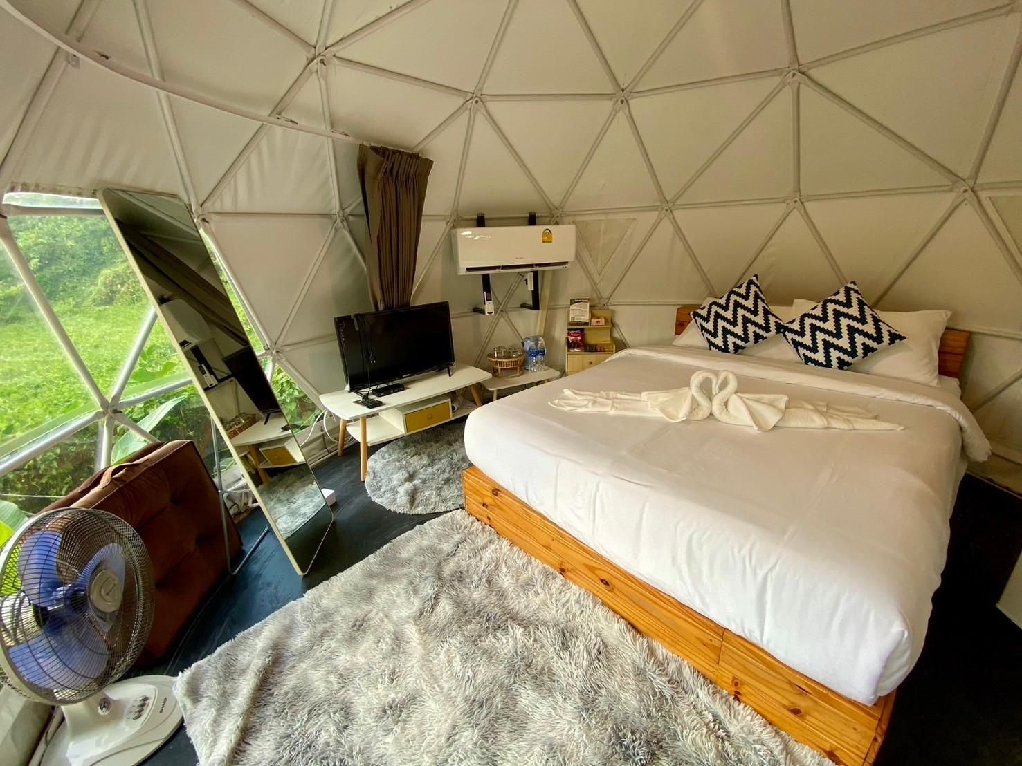 Baan Nai Baan Nok Resort Tent 2