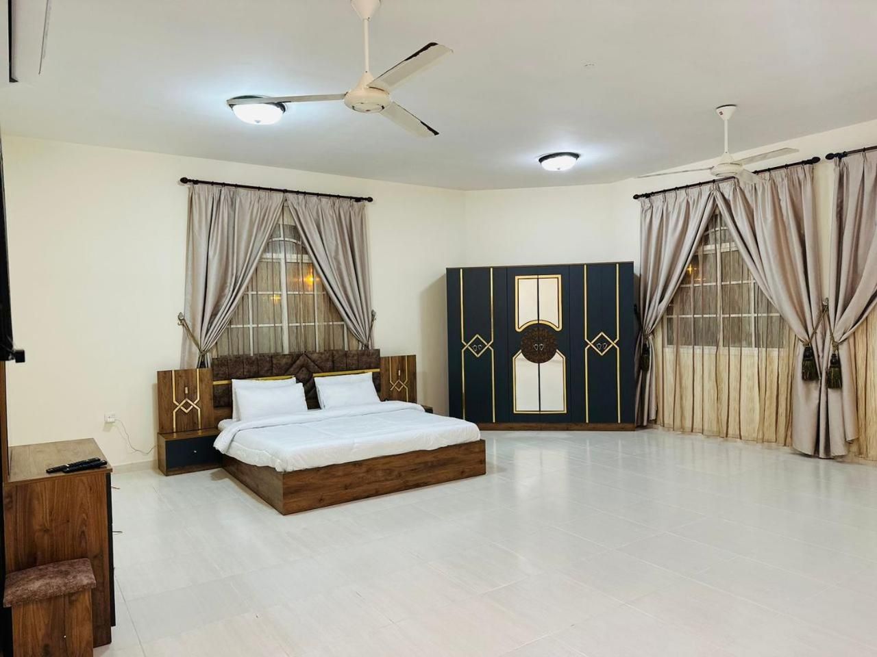 Deluxe Family Room