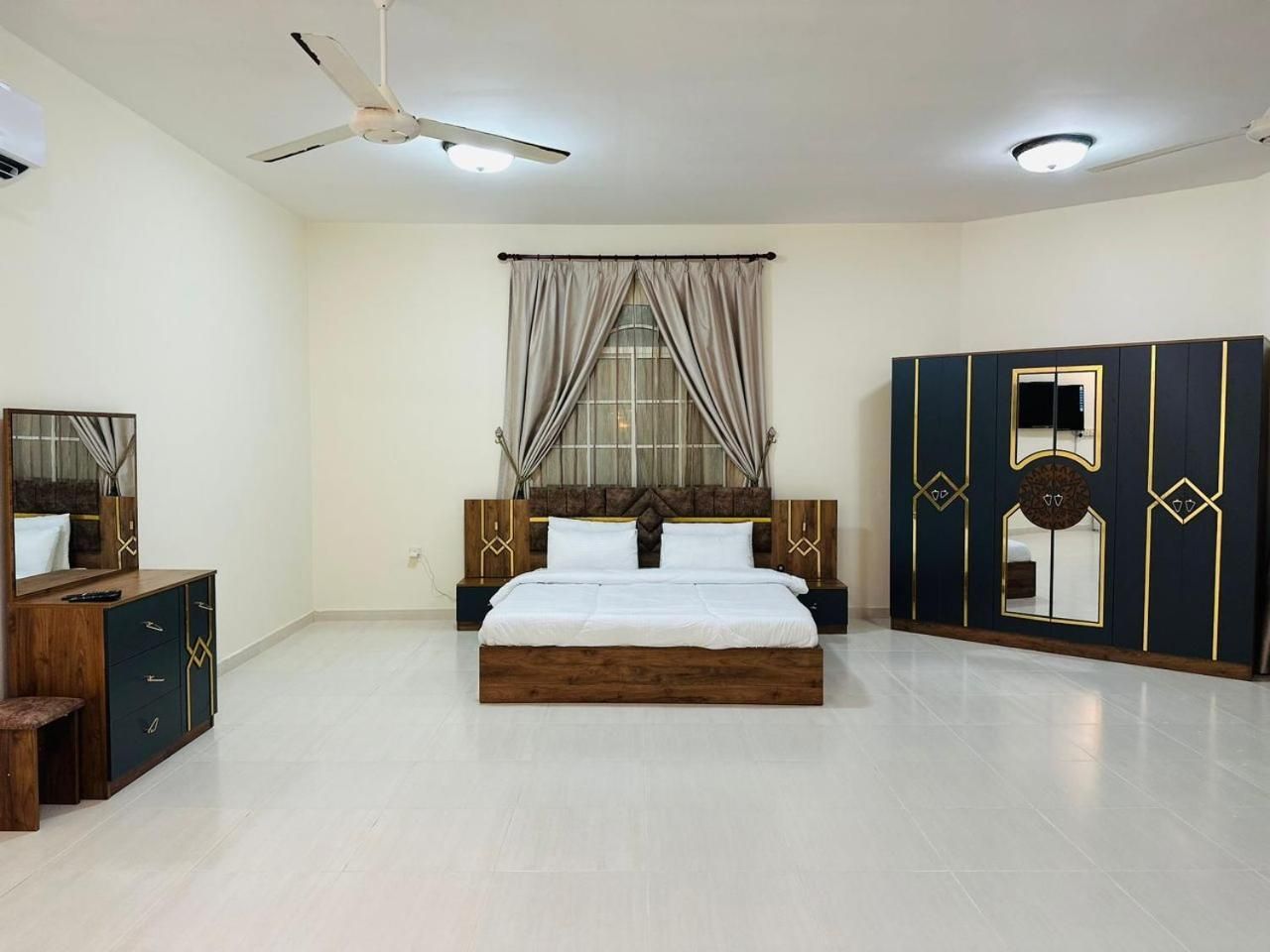 Deluxe Family Room