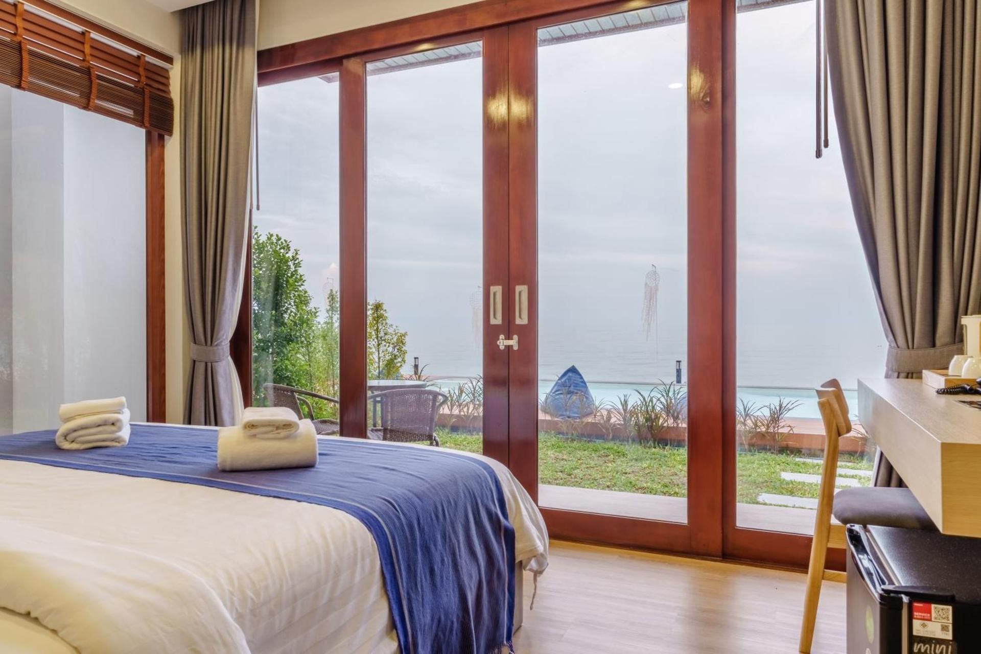 Deluxe Double Room with Balcony and Sea View