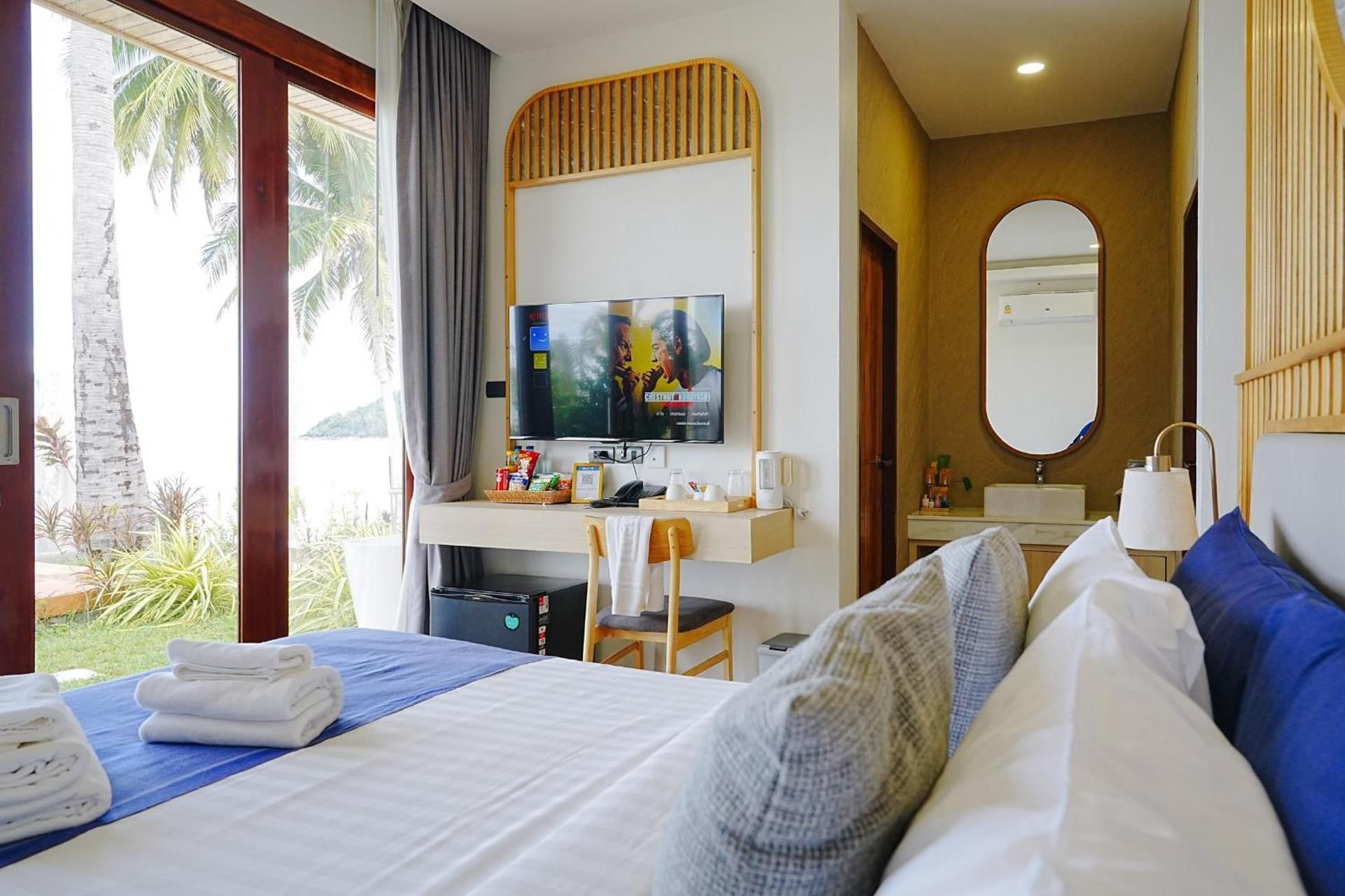 Deluxe Double Room with Balcony and Sea View