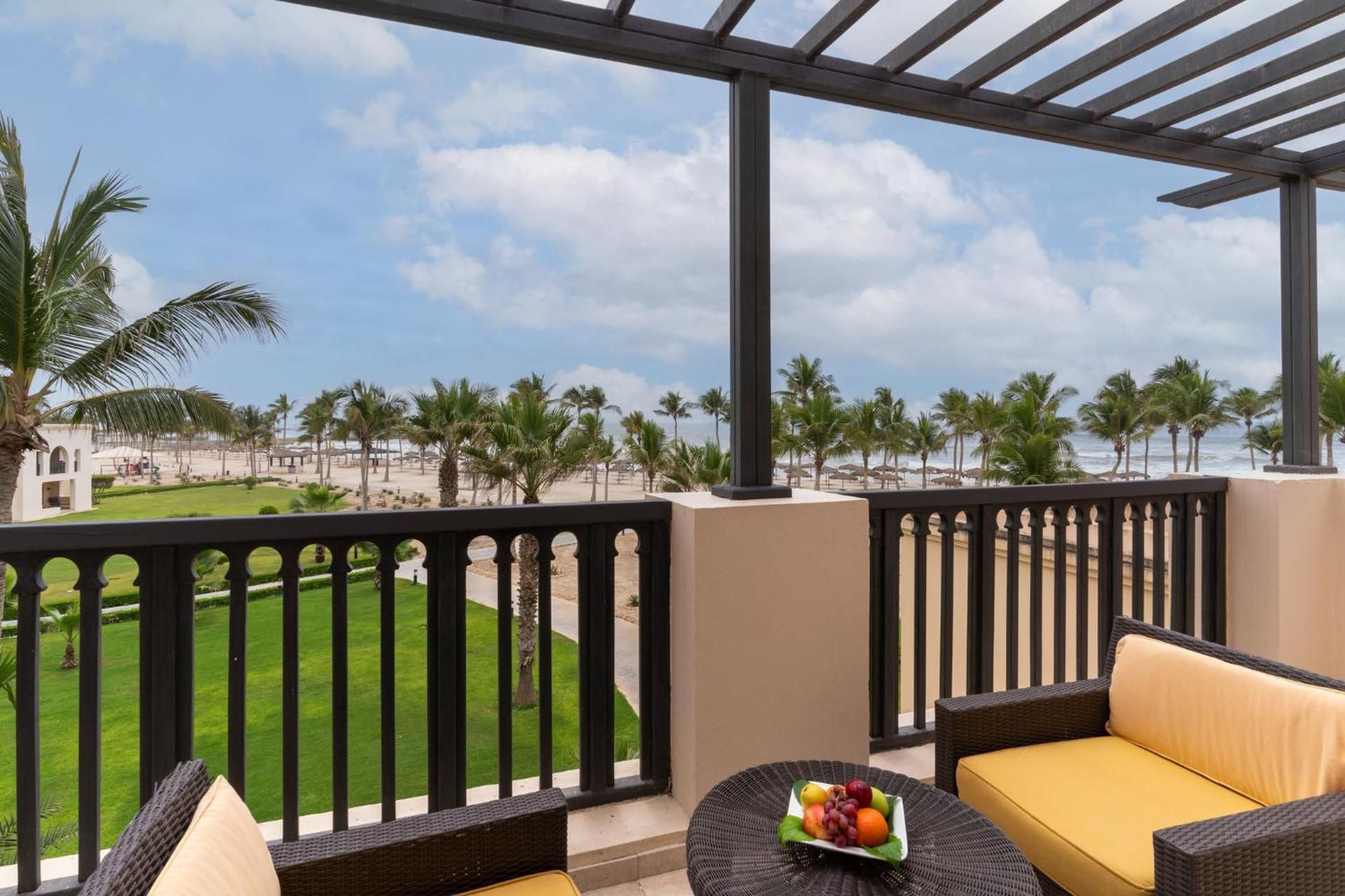 Spacious Family Ocean Room – King Bed with Aqua Park Access