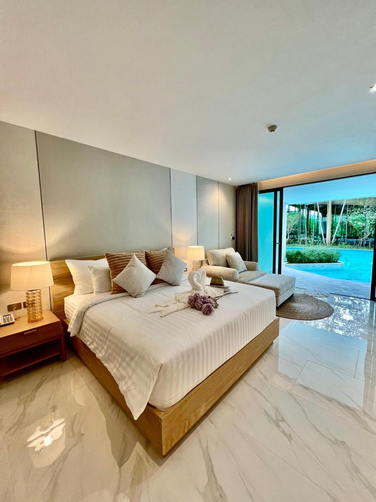 Pool Access King Room