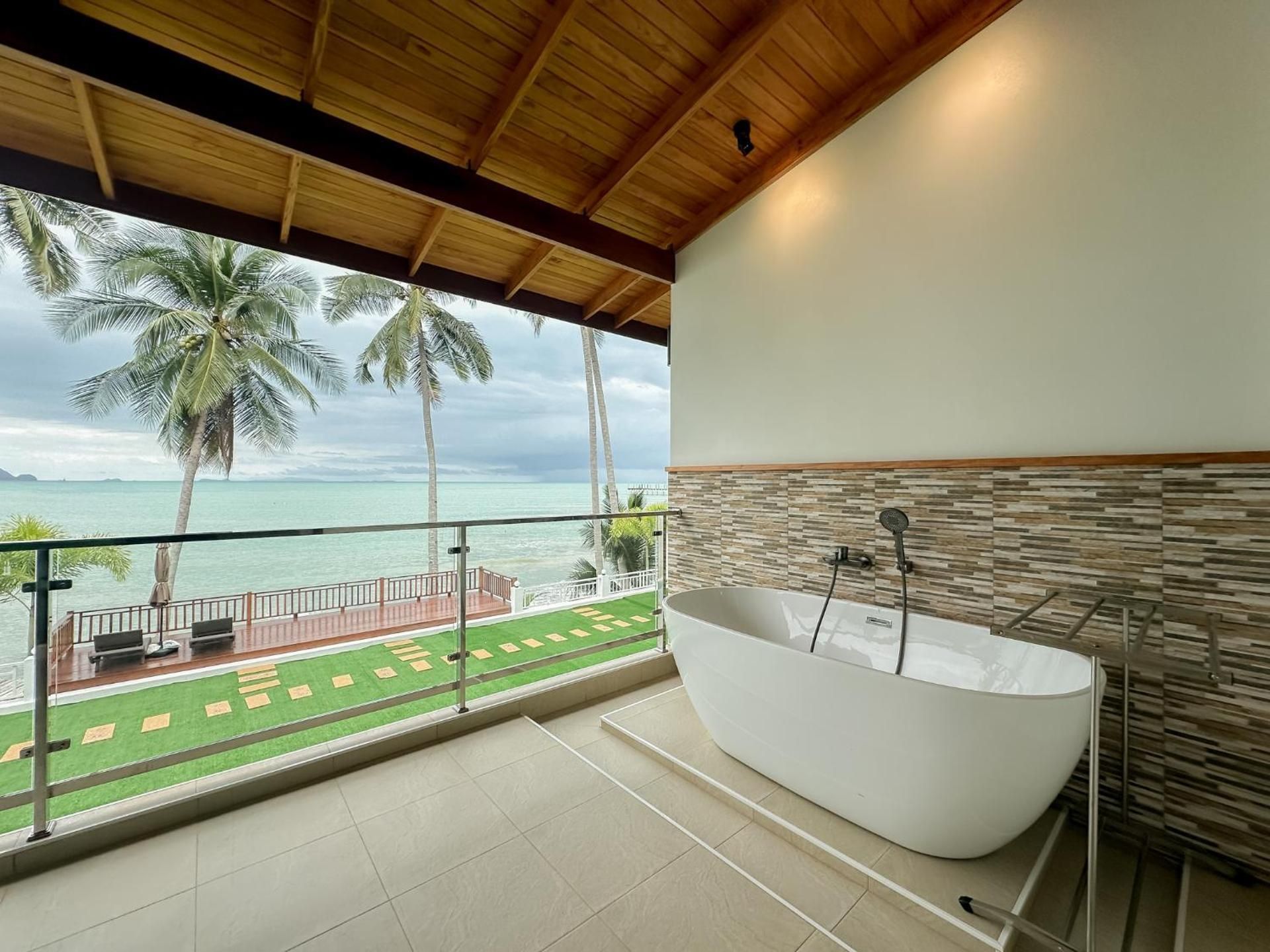 2SIS'S Khanom Resotel Double Room with Pool View 2