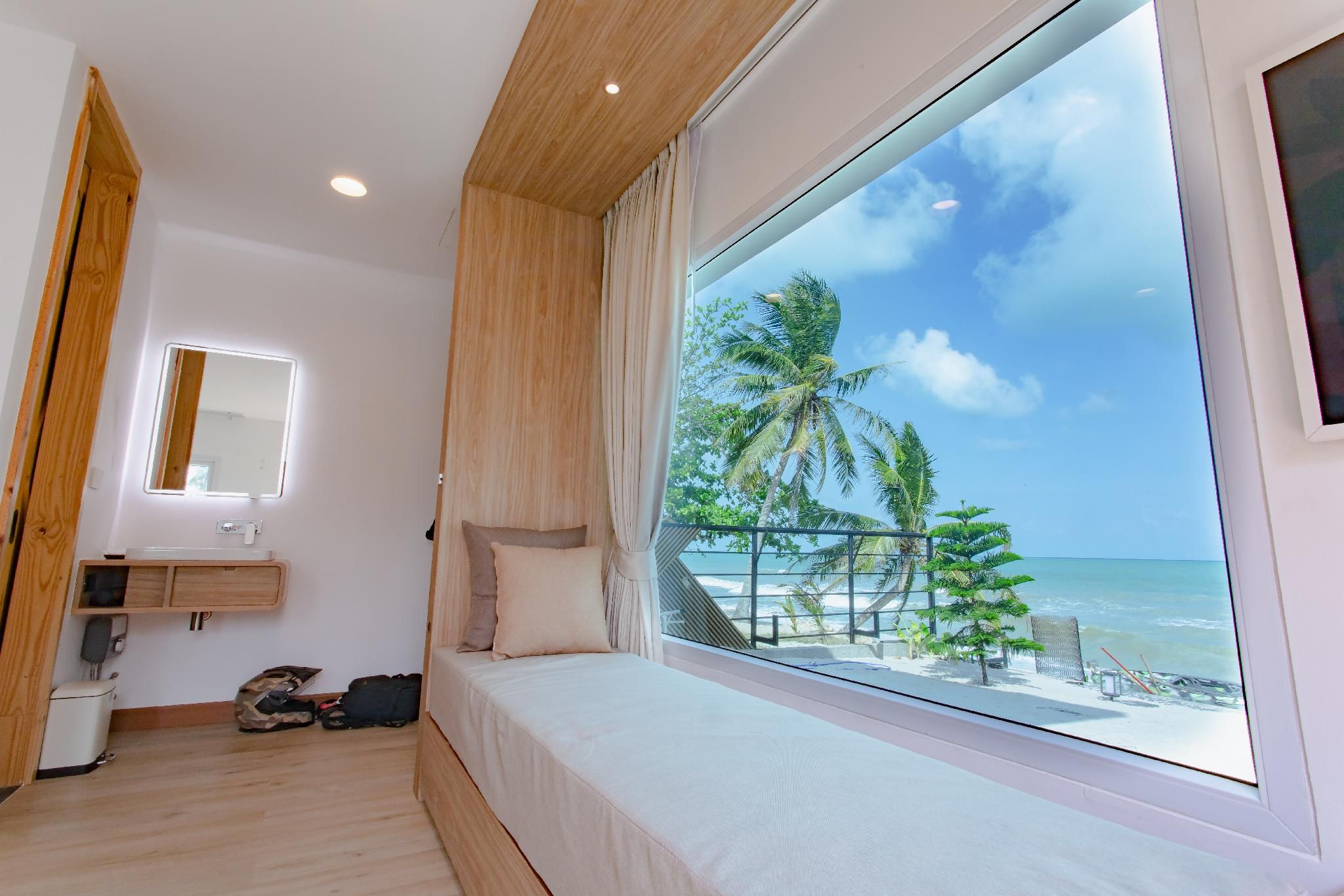Cool Sichon Sea View King Room