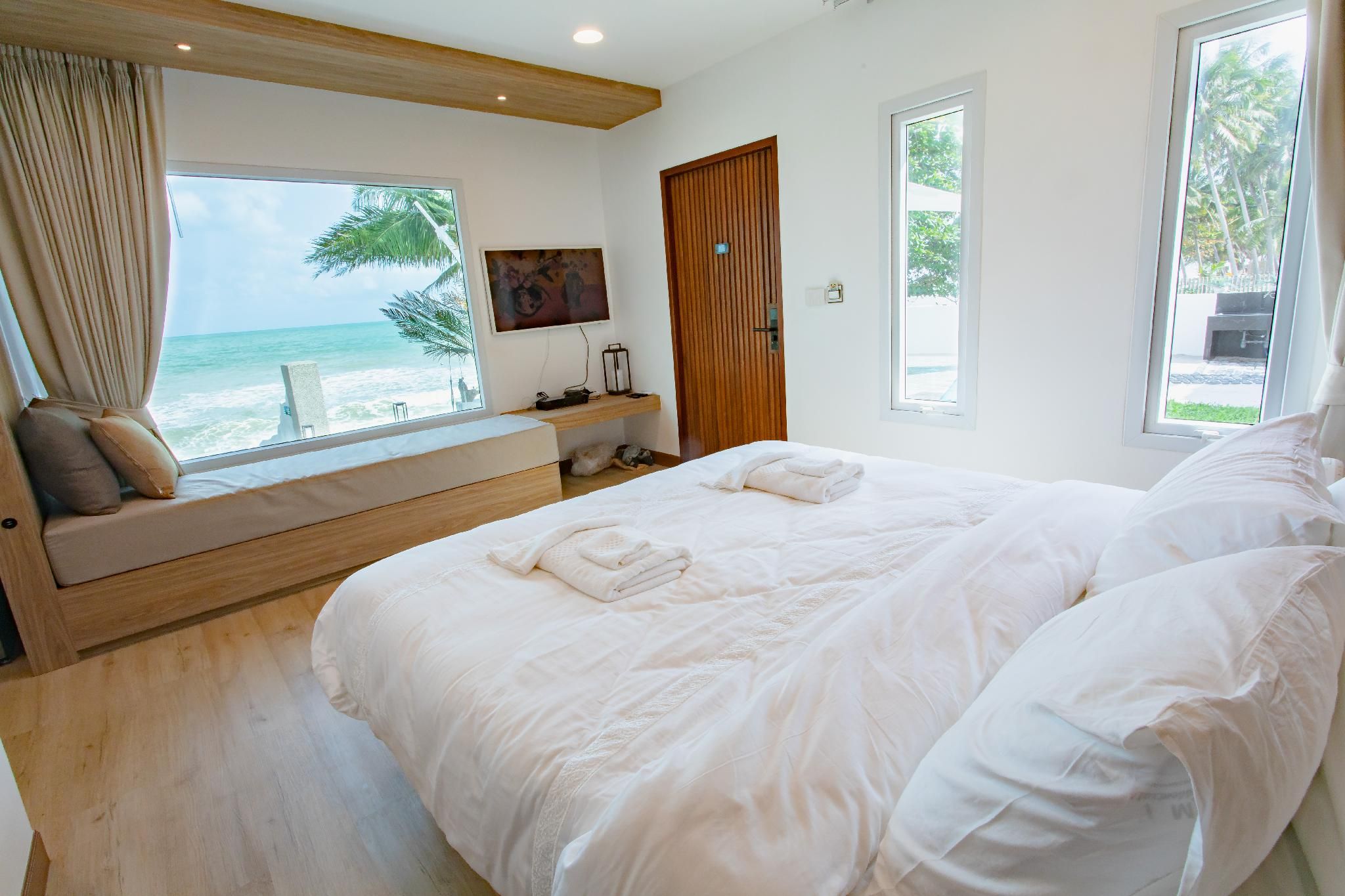 Cool Sichon Sea View King Room 2