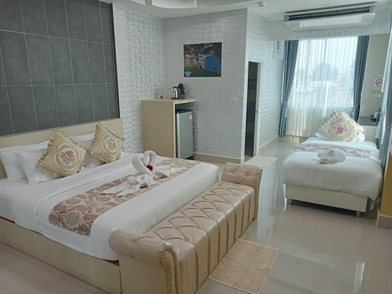 Banjerd Hotel Room 201