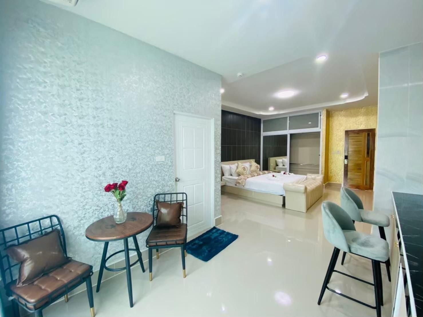 Banjerd Hotel Room 201 3