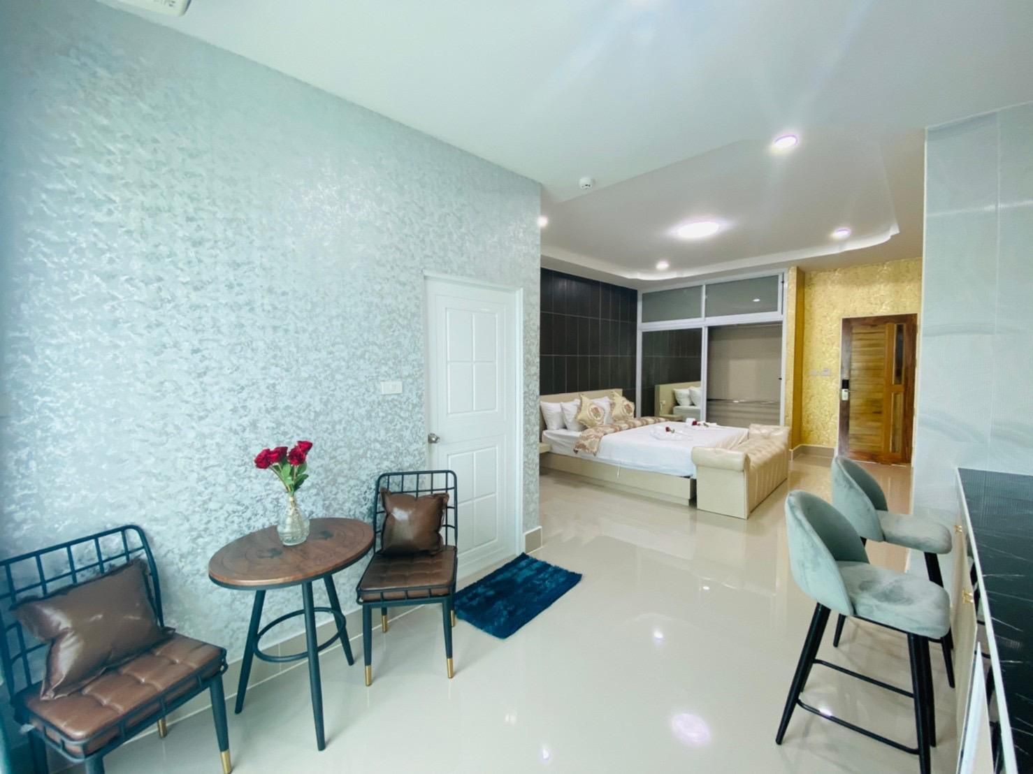 Banjerd Hotel Pool View Junior Suite