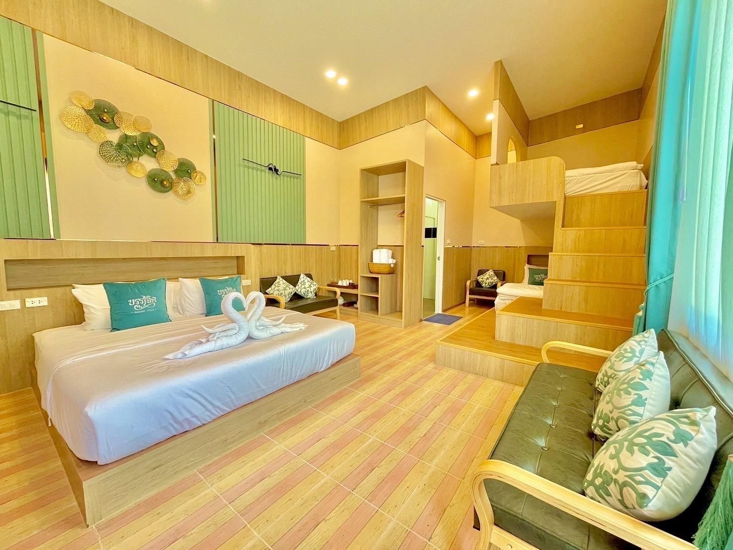 Room with 3 Queen Beds