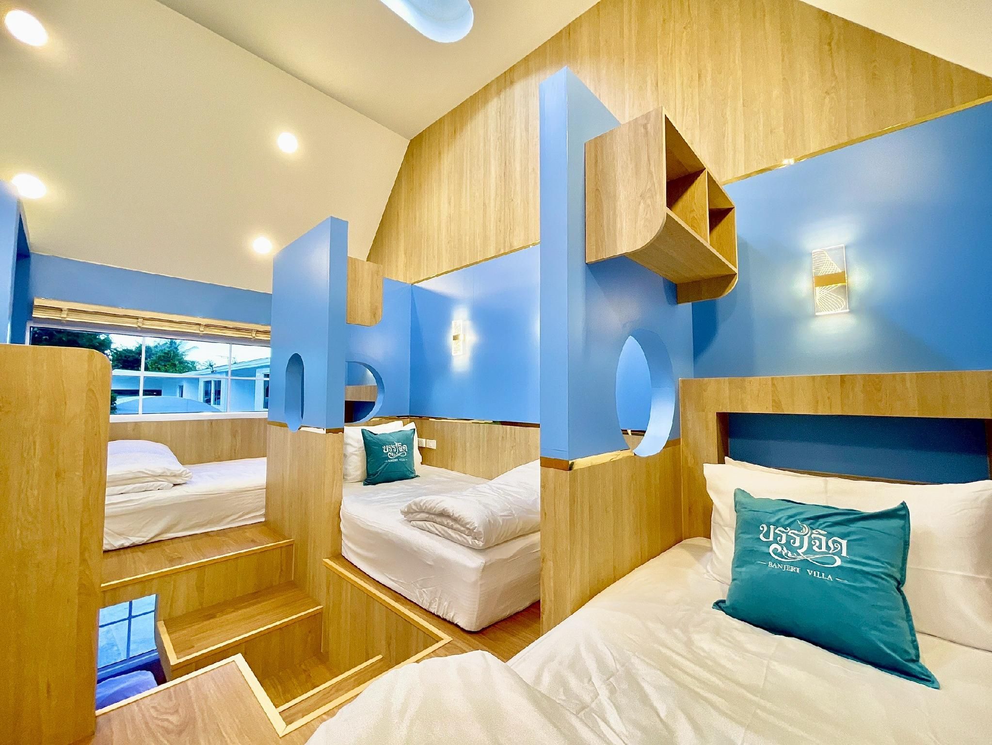 6 Beds with AC