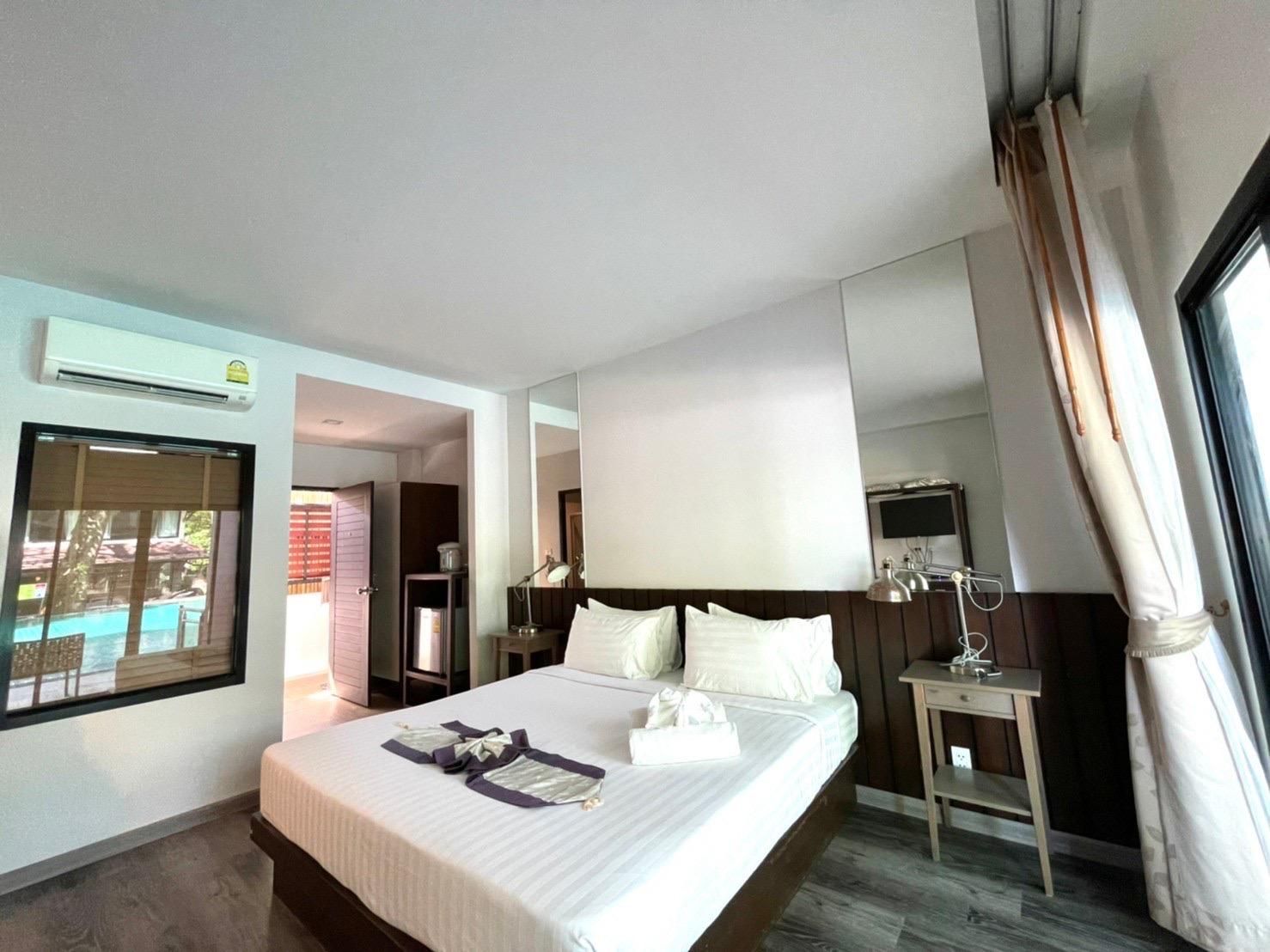 Pool Access Room