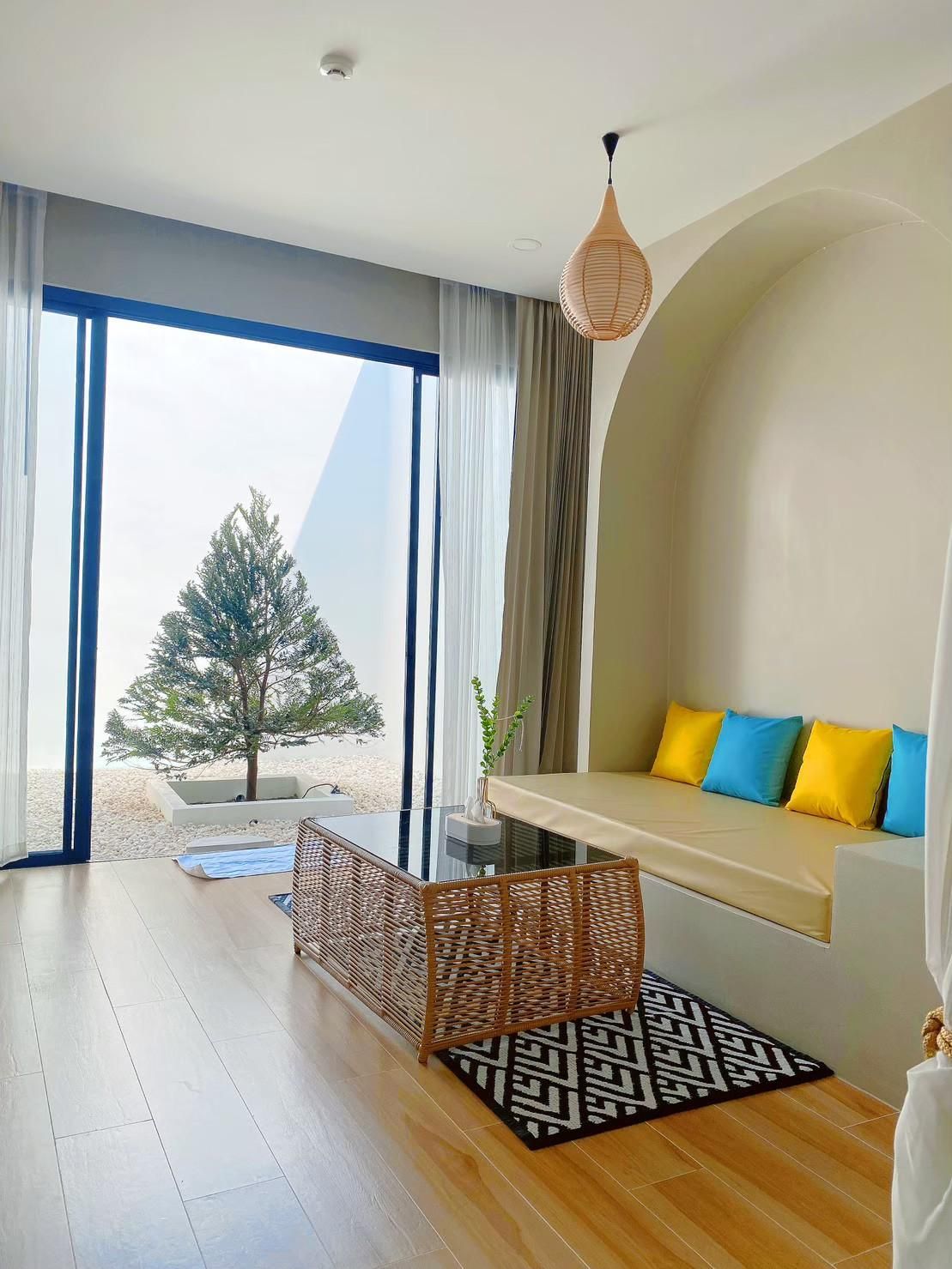 Royal Suite Room with Jacuzzi and Ganga View