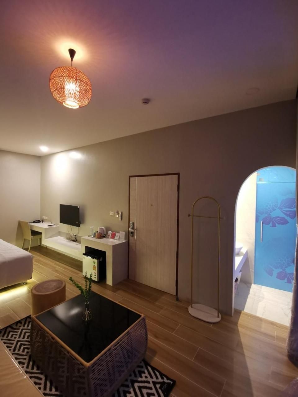 Deluxe Room with King Bed - Non-Smoking