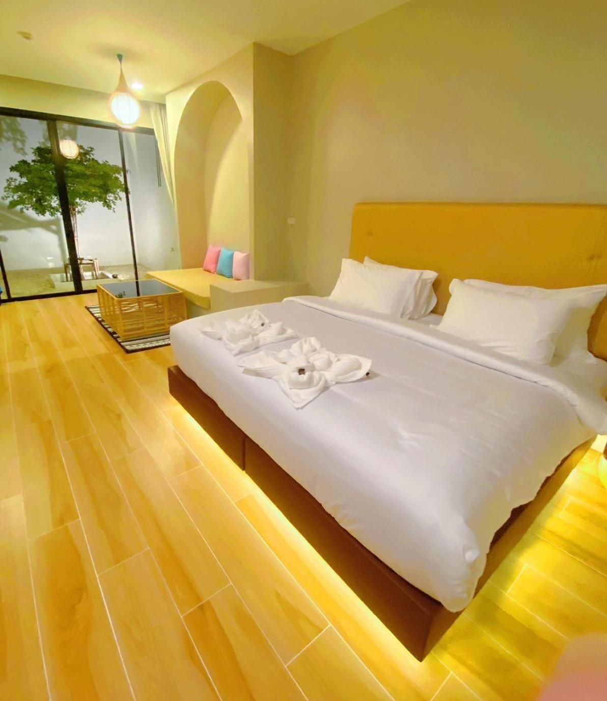 Deluxe Room with King Bed - Non-Smoking