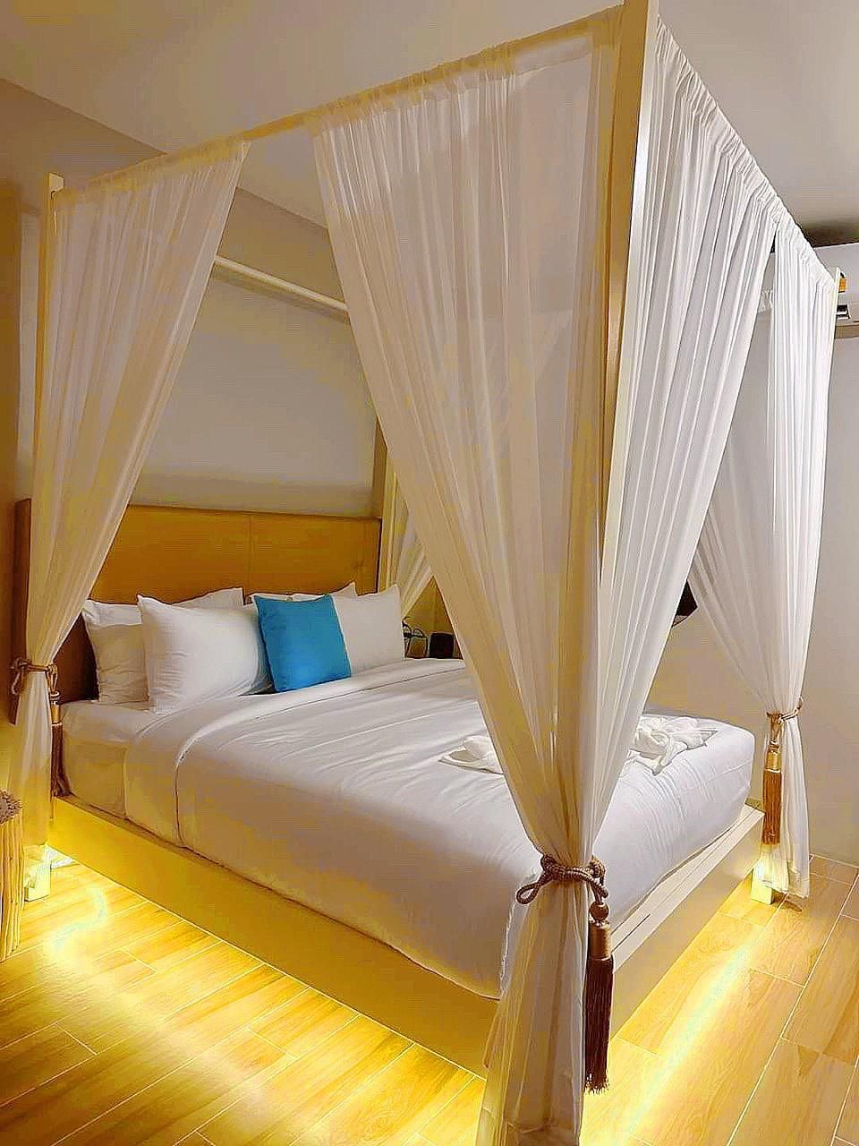 Royal Suite Room with Jacuzzi and Ganga View