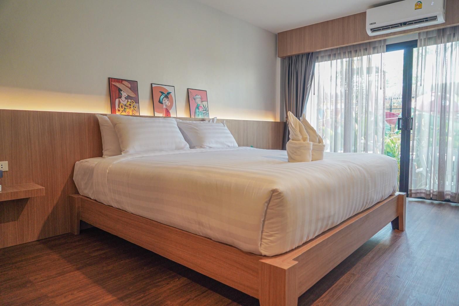 Deluxe Pool Access Room