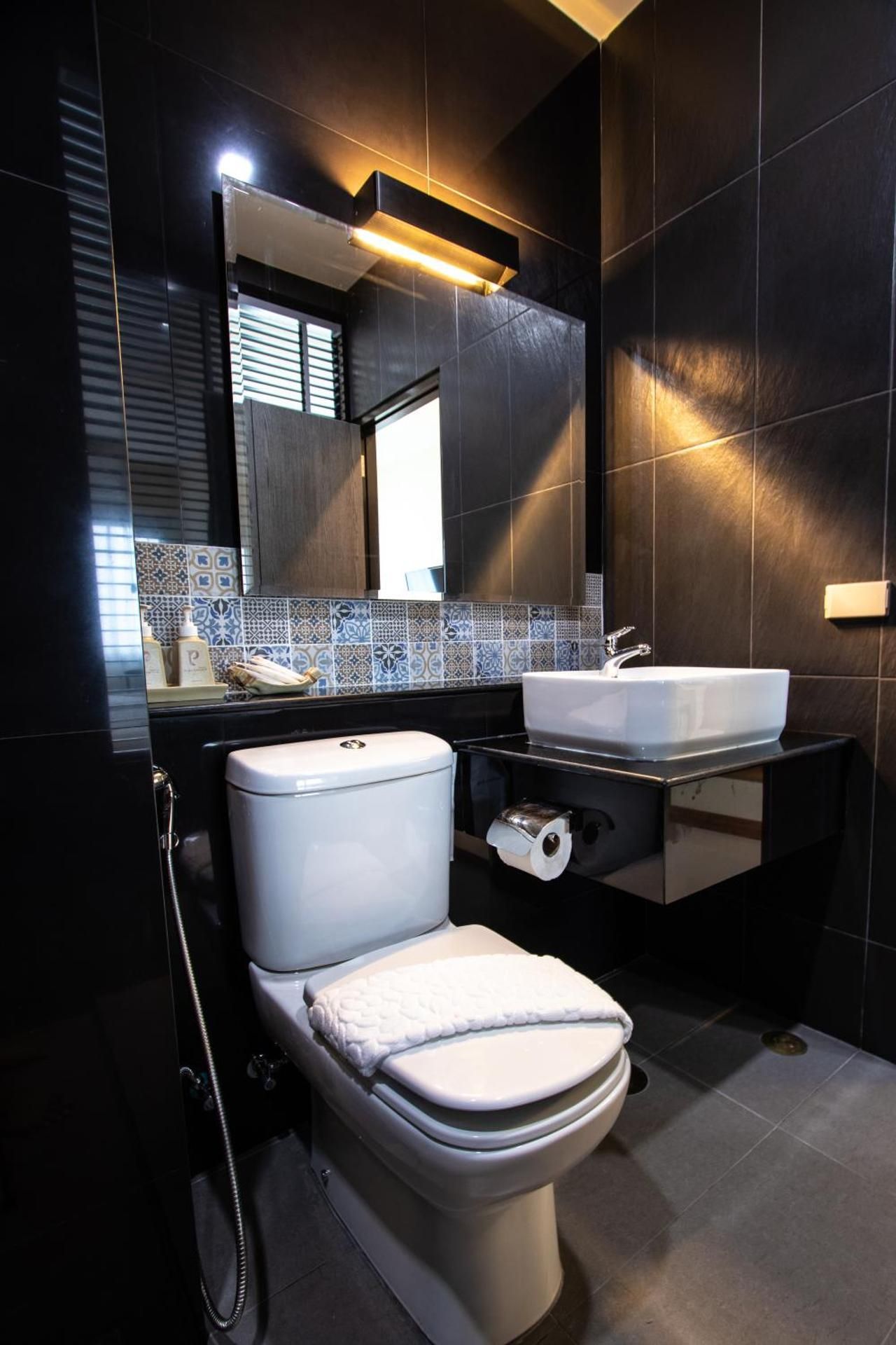 Pura Nakhon Hotel Superior Double Room 3