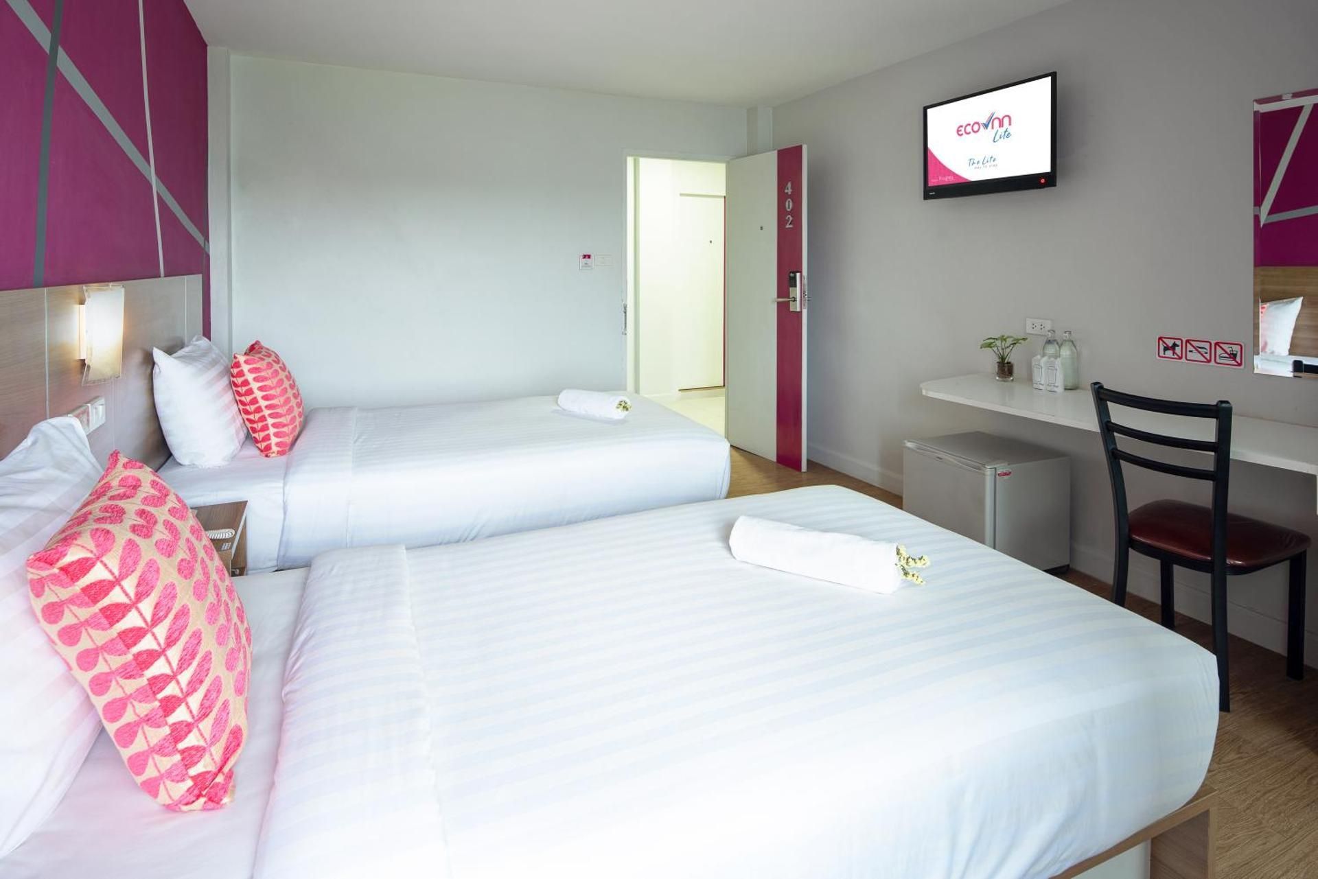Superior, 2 Twin Beds, Non-Smoking, City View