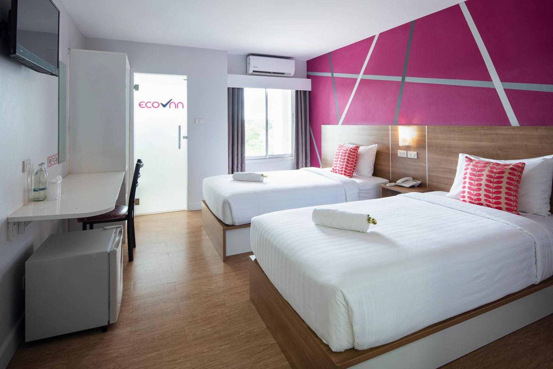 Superior, 2 Twin Beds, Non-Smoking, City View