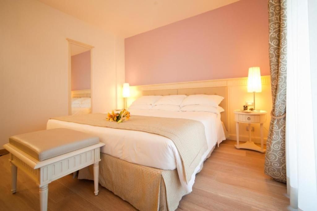 Junior Suite with Pool View