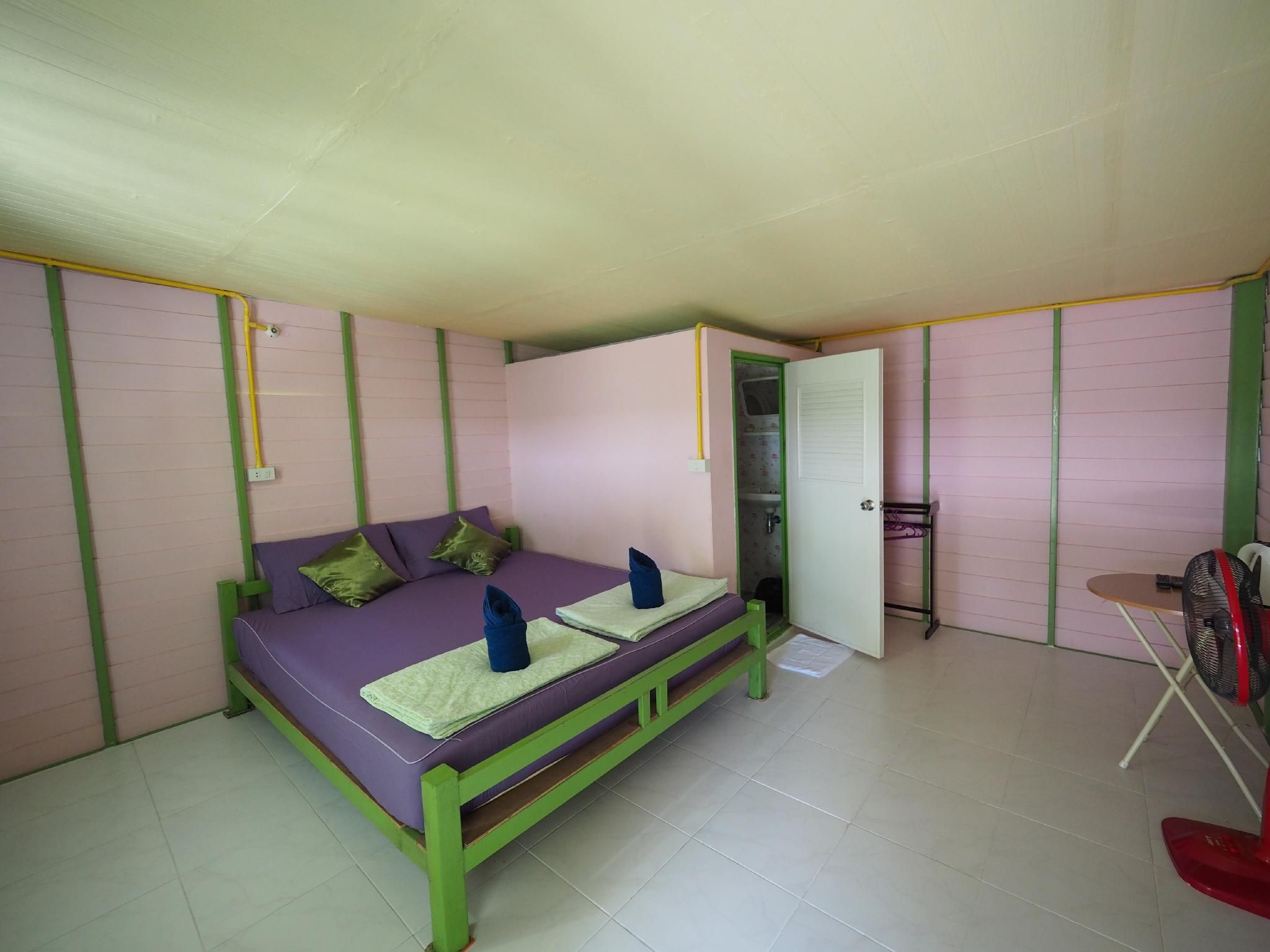 Standard Fan Room