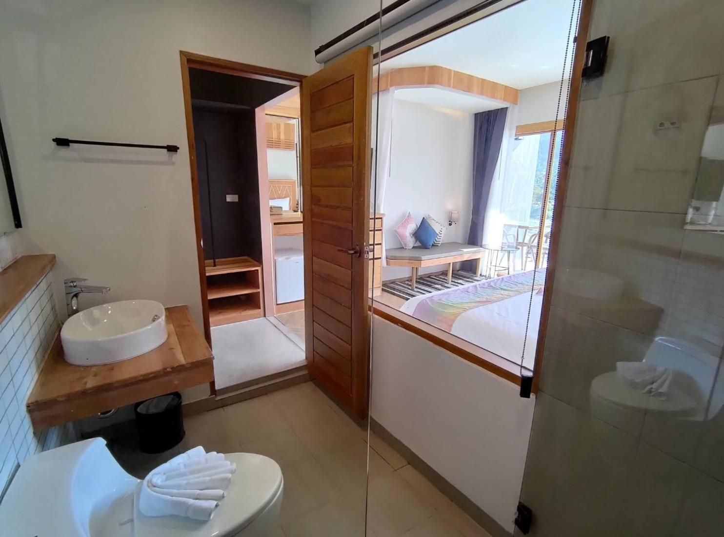 Suite with Mountain View