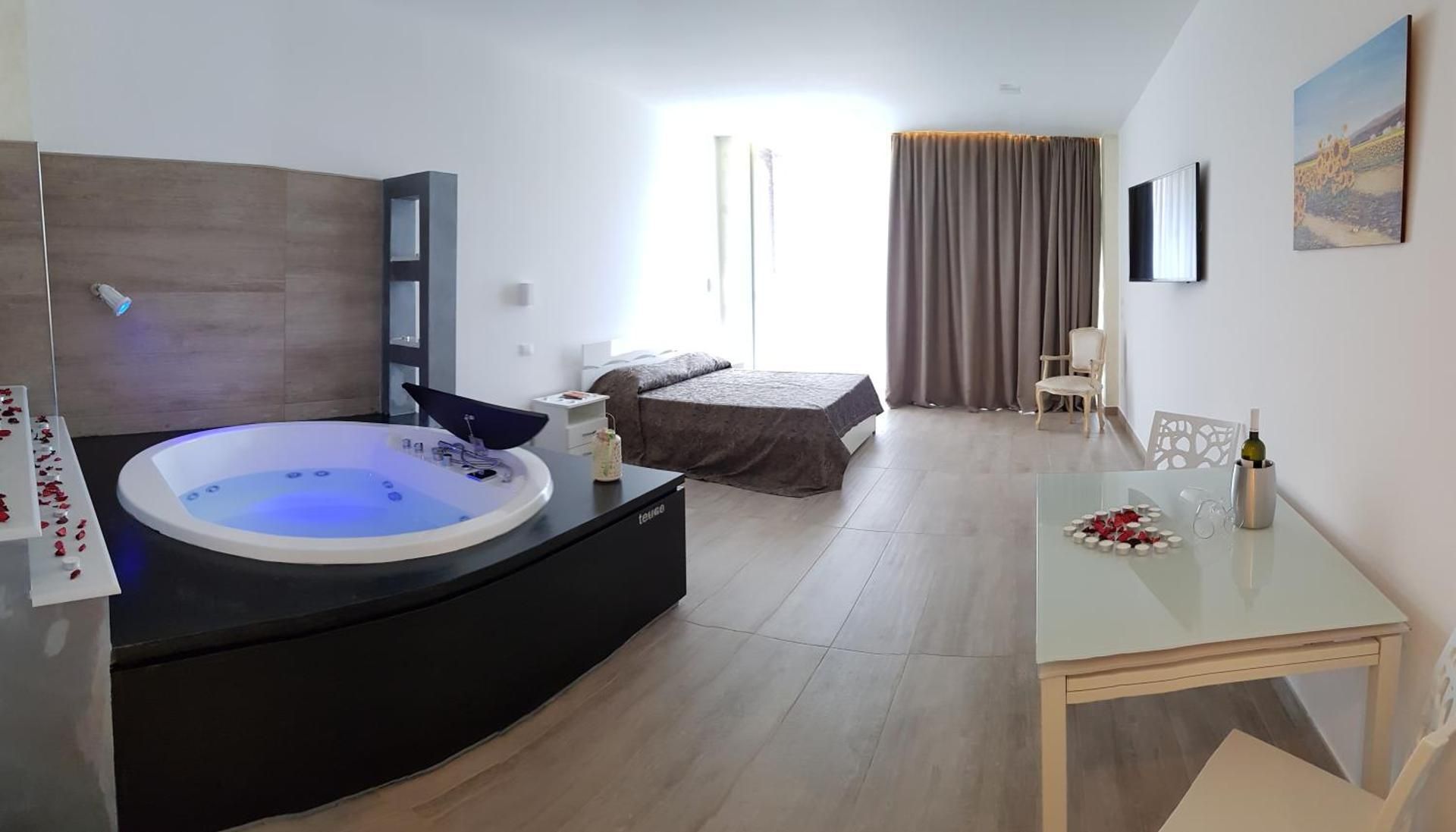 Suite with Spa Bath