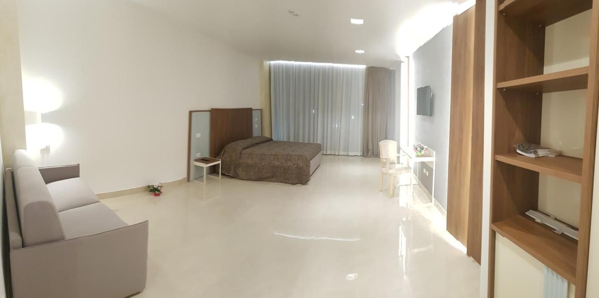 Queen Suite with Pool View