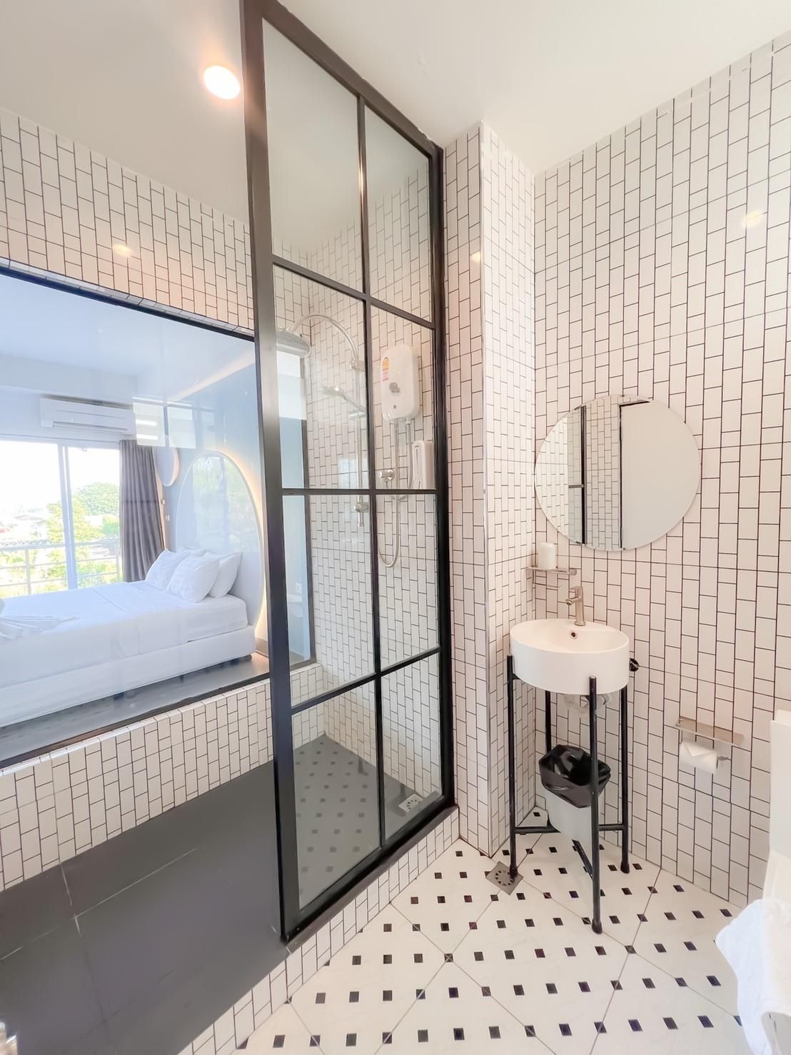 The Room Hotel Deluxe Twin Room 2