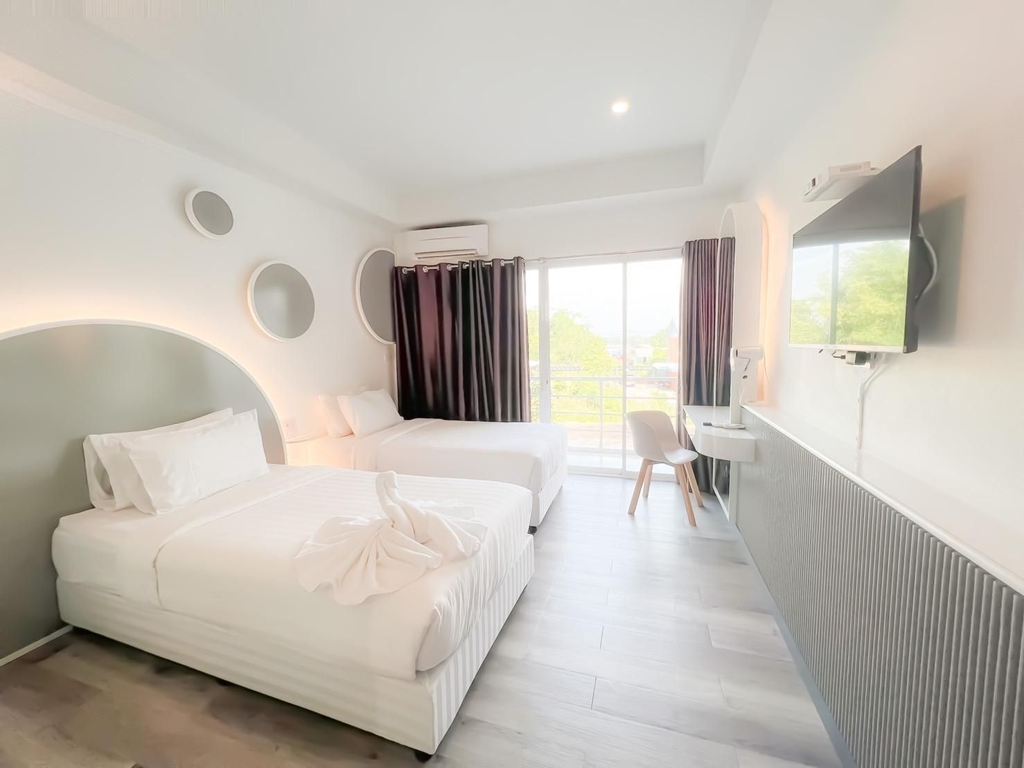 The Room Hotel Deluxe Twin Room