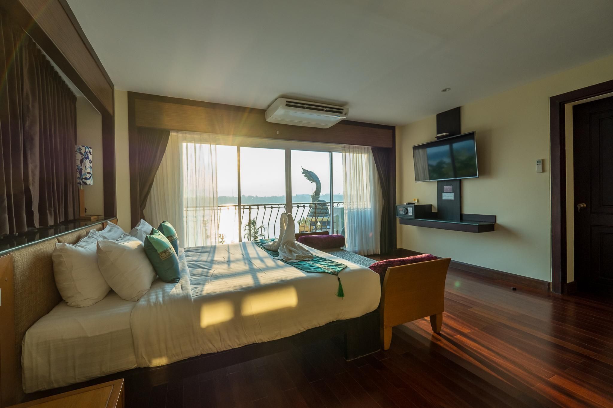 1 King Riverview Suite