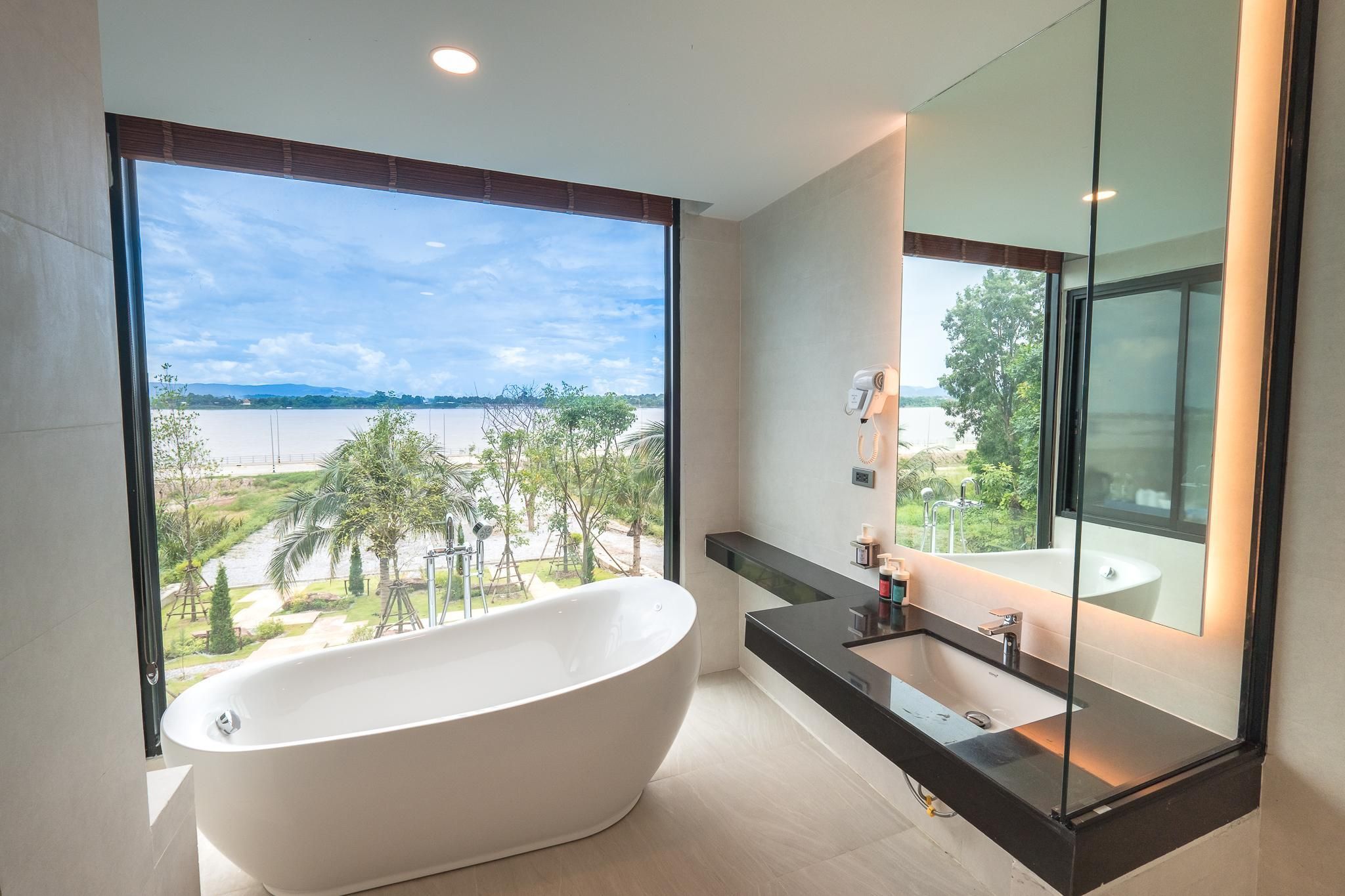 Siri Regent King River Front 3