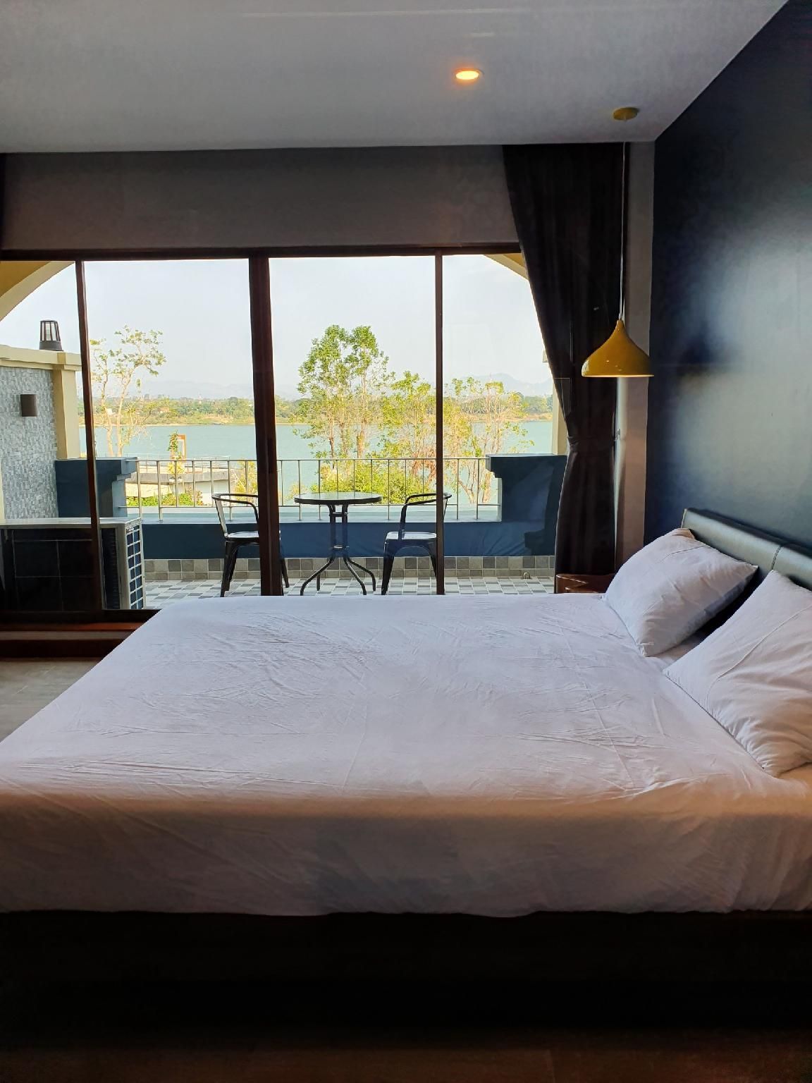 1 King Bed Superior River View Room