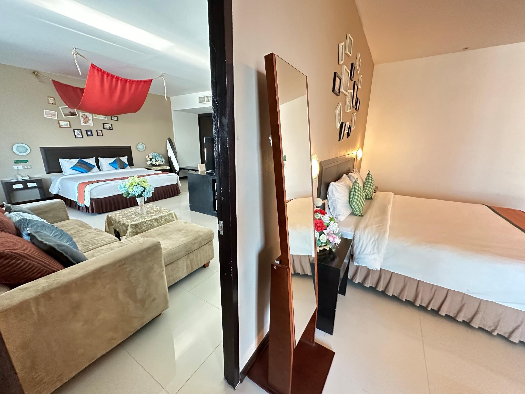 I Hotel Deluxe Family Room 3