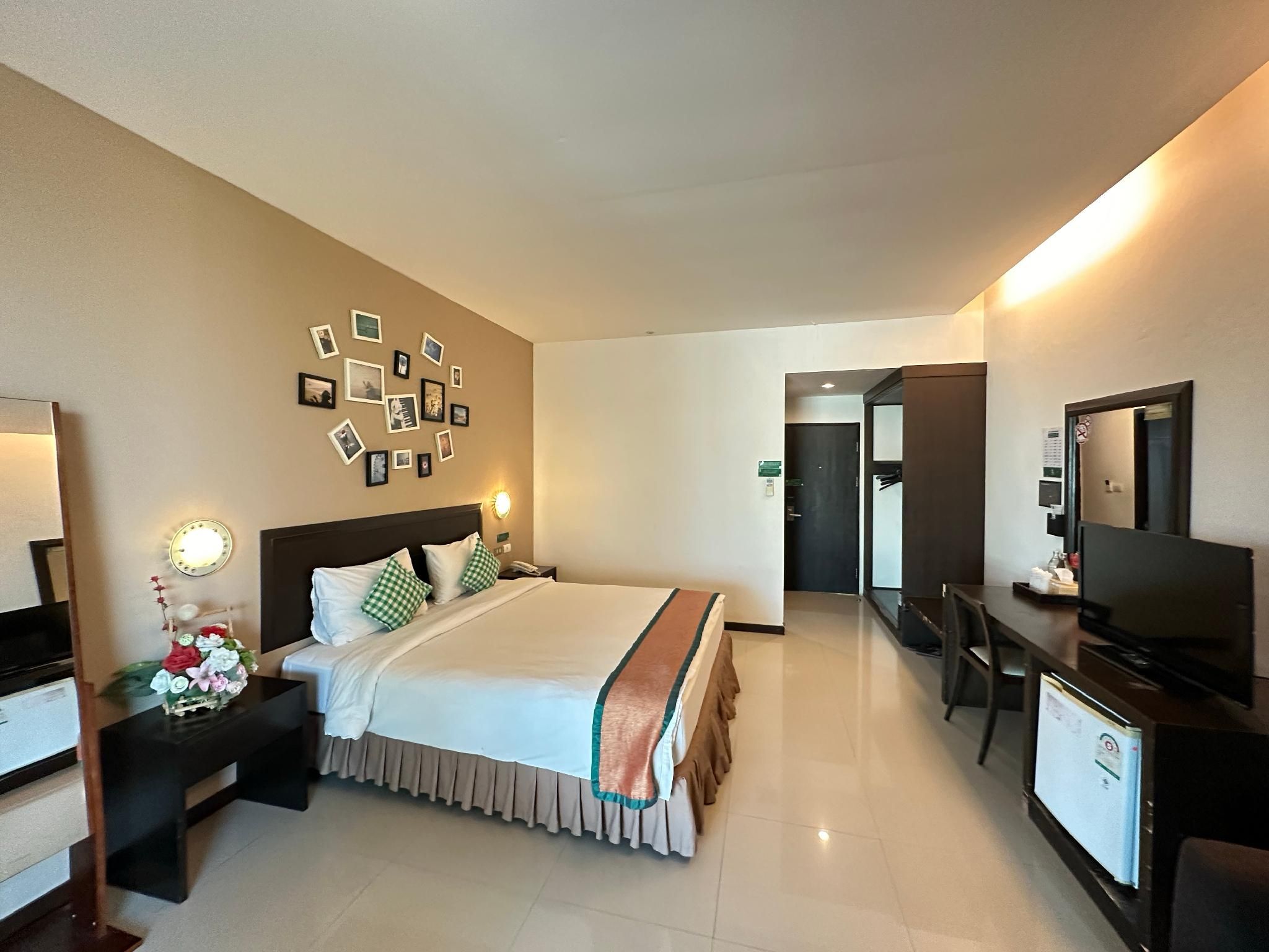 I Hotel Deluxe Family Room 2