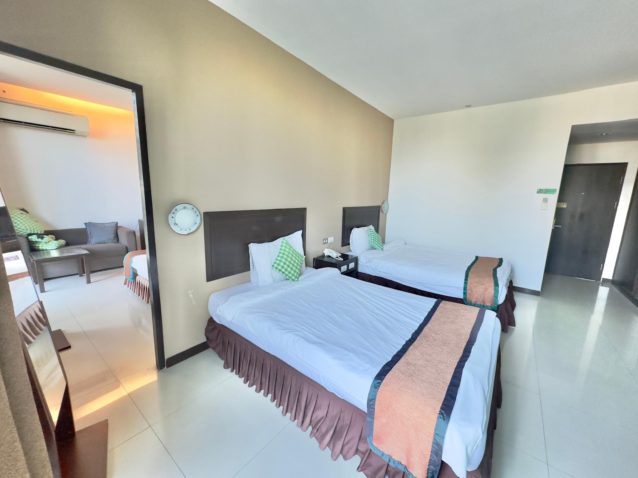 I Hotel Family Room 2